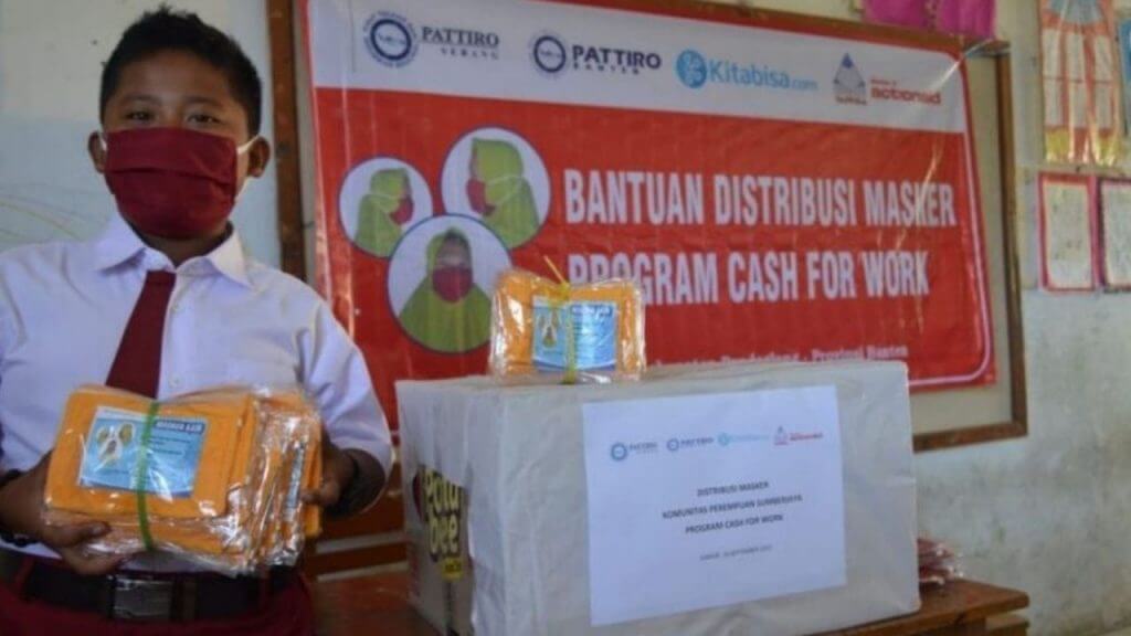 Menyalurkan APD Ke Sekolah Dampingan 2