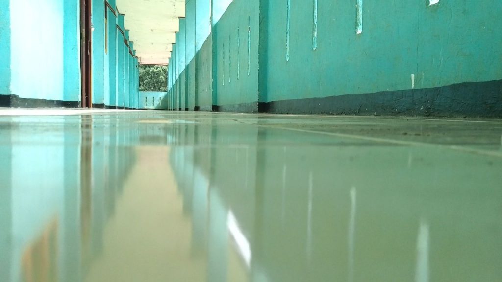 Bangunan Sekolah Dasar Teras Bendung Membahayakan Anak Didik
